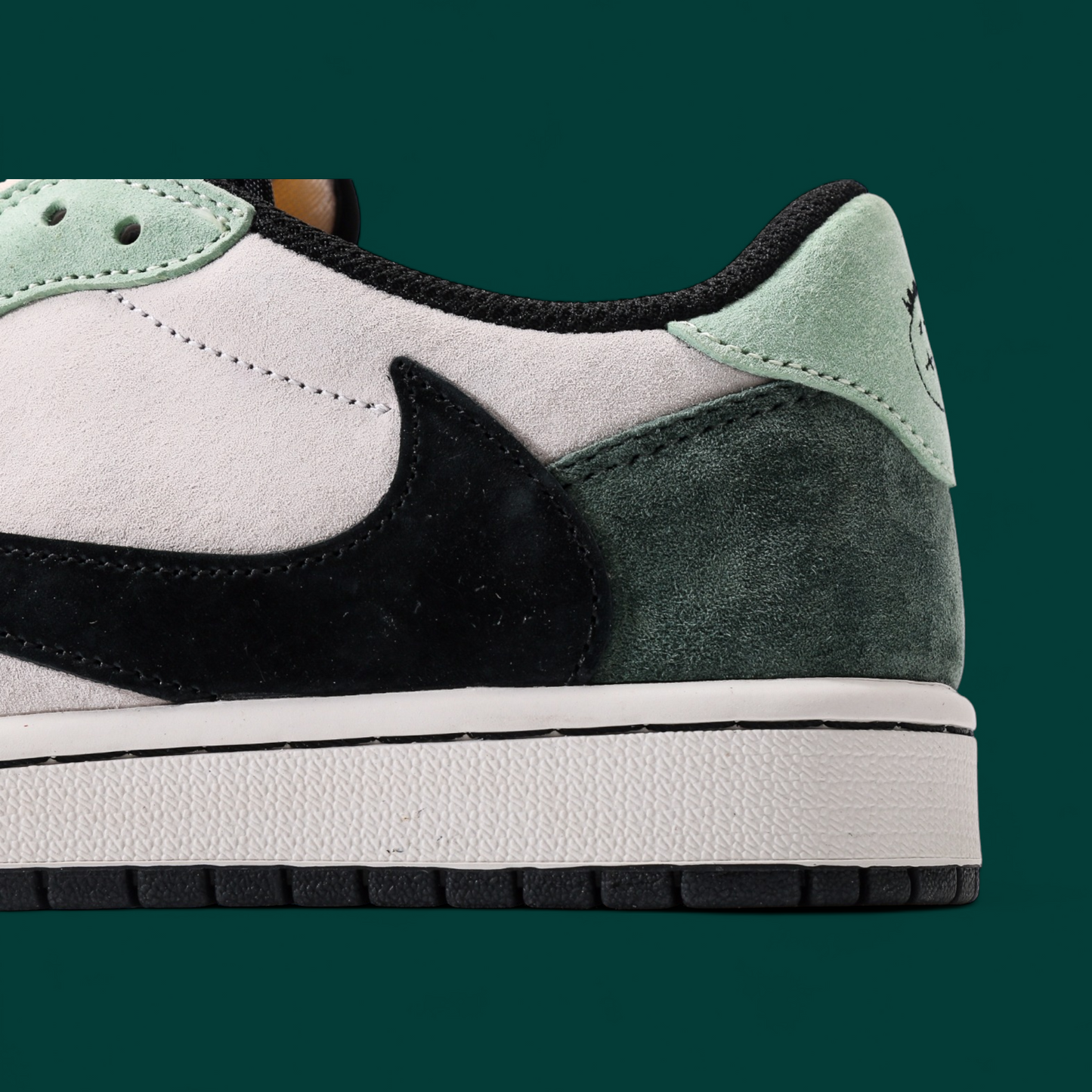 Travis Scott x Air Jordan 1 Low OG Verde Branco