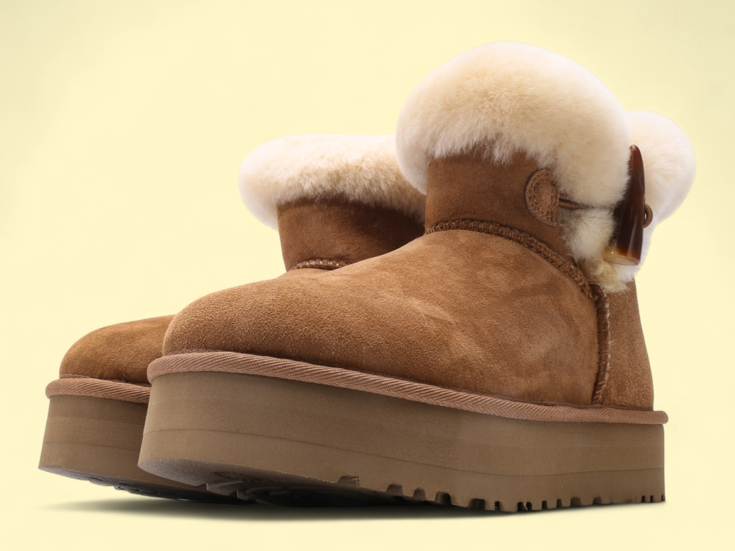 UGG  Classic Mini Boot