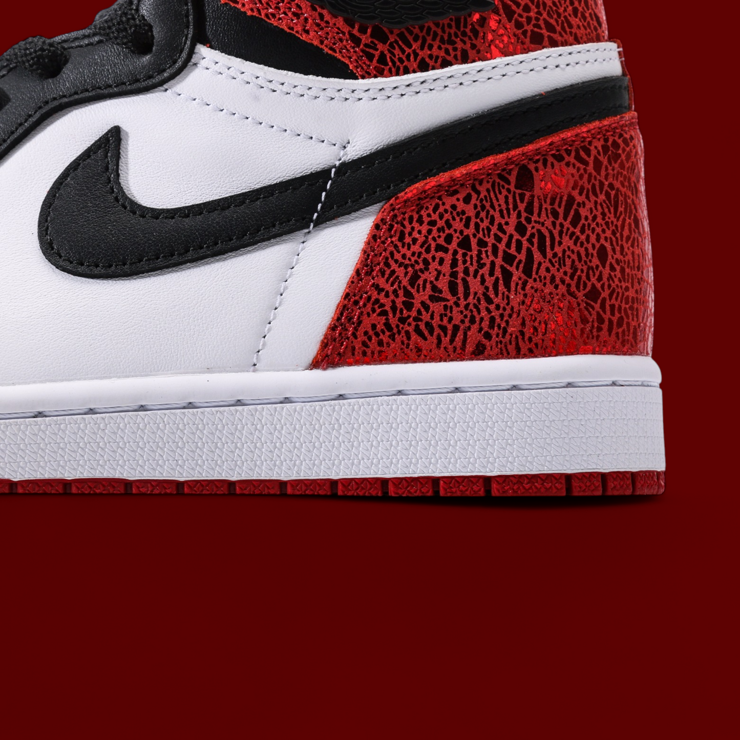 Wmns Jordan 1 Retro High OG 'Varsity Red'