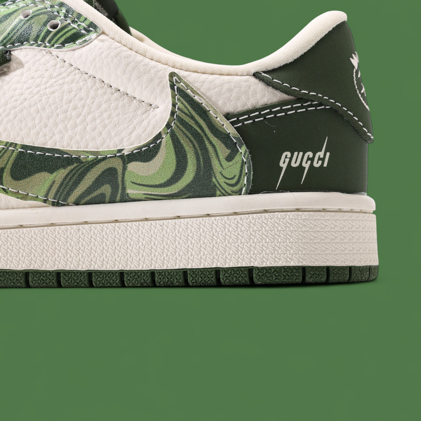 JR1 low Travis x  Gucci