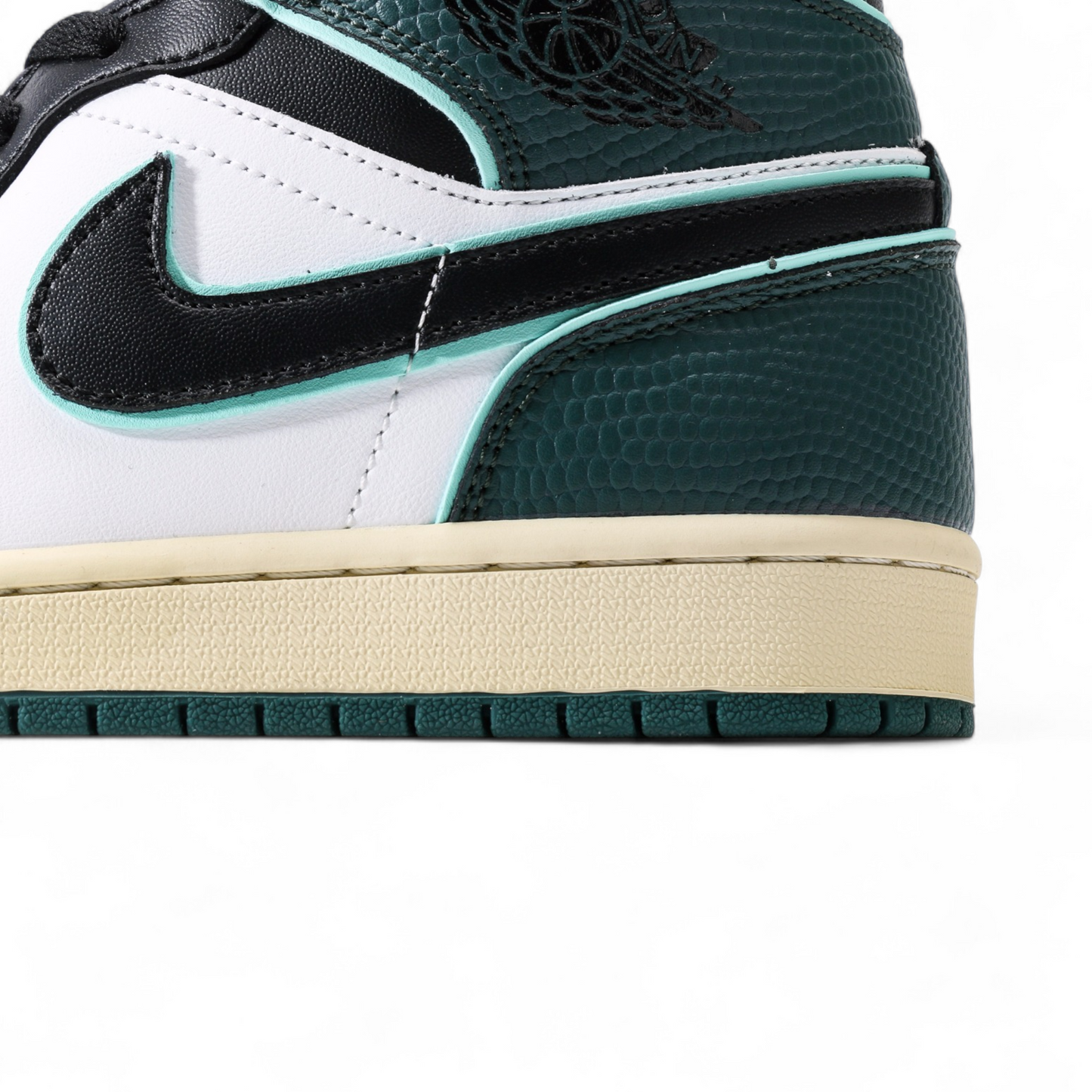 Nike WMNS Air Jordan 1 Mid "Light Dew/Oxidized Green