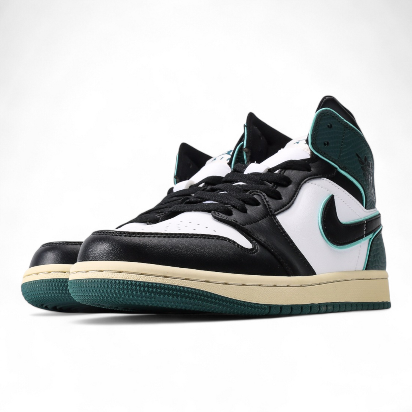 Nike WMNS Air Jordan 1 Mid "Light Dew/Oxidized Green